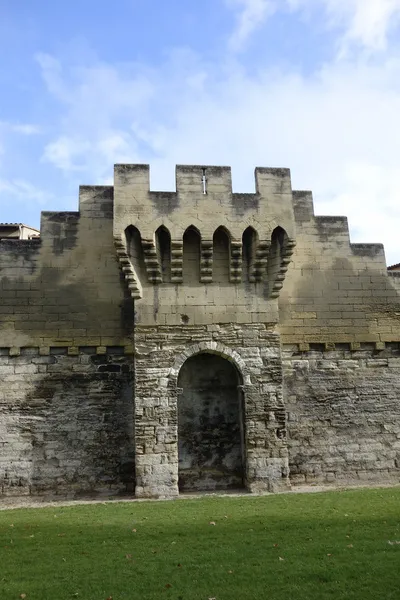 Die mauern rund um die mittelalterliche stadt avignon, franz — Stockfoto