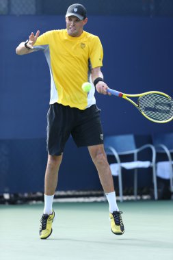 Grand slam şampiyonu bryan bob bize açık ilk turda çiftler maç sırasında 2013