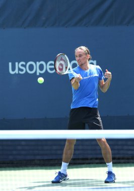 profesyonel tenis oyuncusu alexandr dolgopolov bizim için Ukrayna uygulamalarından açmak 2013