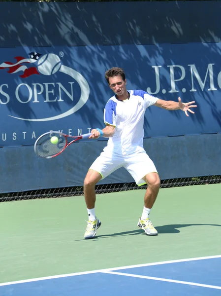 Giocatore professionista di tennis Sergiy Stakhovsky dall'Ucraina durante la partita del primo turno agli US Open 2013 — Foto Stock