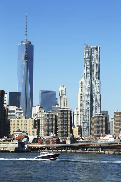 Freedom tower och beekman tower i nedre manhattan — Stockfoto