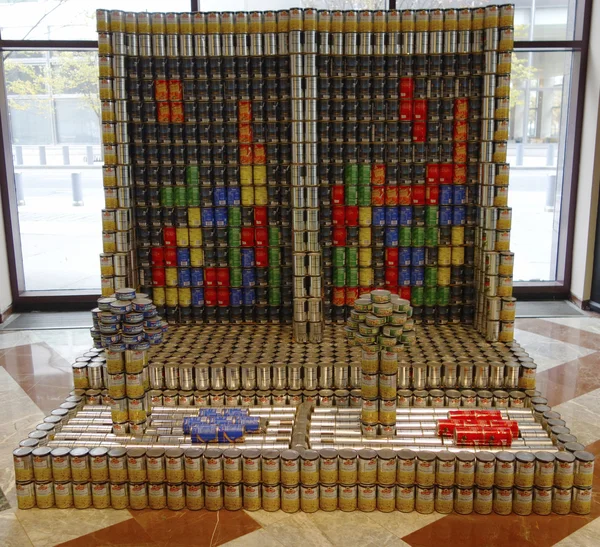 Potraviny sochařství na 21 roční nyc canstruction soutěži v new Yorku — Stock fotografie