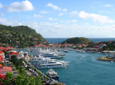 gustavia Harbor havadan görünümü ile mega yatlar, St barts, Fransız Batı Hint Adaları