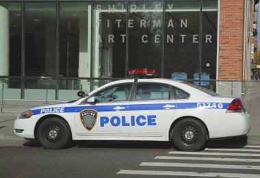 Dünya Ticaret Merkezi alanında güvenlik sağlayan liman yetkilisi new york yeni jersey araba