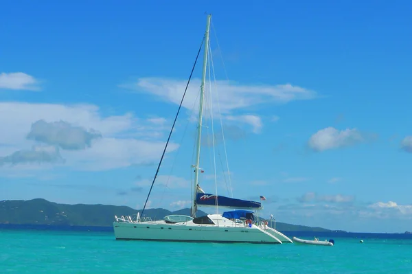 The Moorings charter yacht near Tortola, British Virgin Islands — Stock Photo, Image