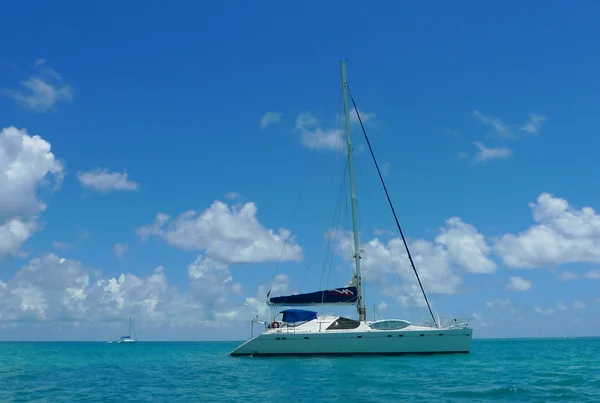 Lo yacht charter di ormeggi vicino Tortola, Isole Vergini Britanniche — Foto Stock