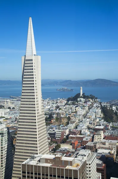 Areal uitzicht op transamerica pyramid en stad van san francisco — Stockfoto