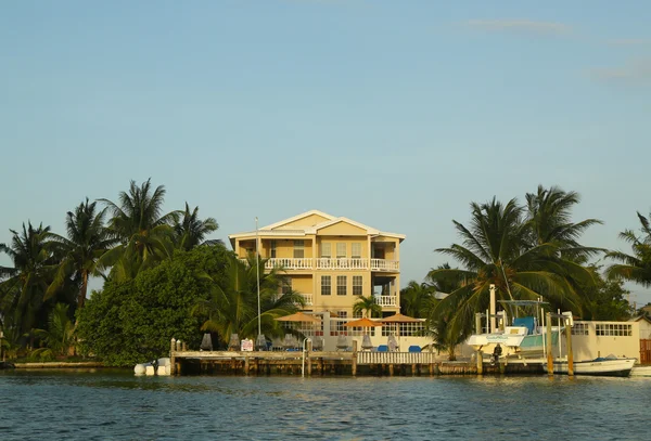 Caye caulker, 벨리즈에서에서 워터 프론트 호텔 — 스톡 사진