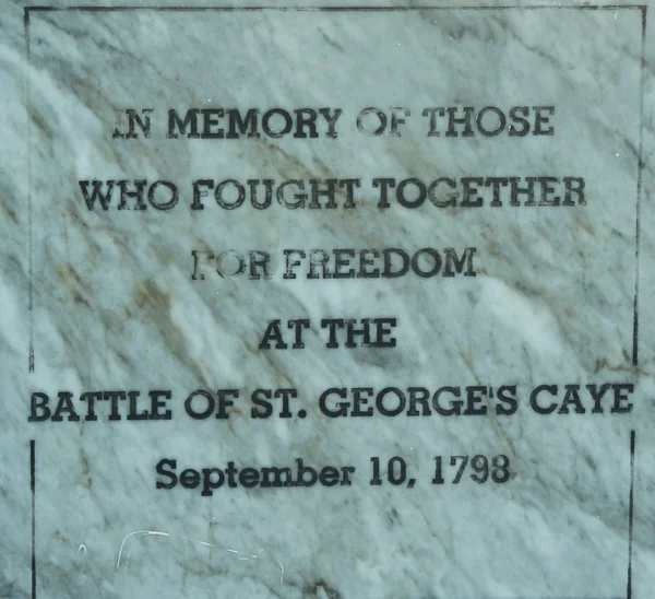 Batalha de St. George 's Caye memorial sinal em Belize — Fotografia de Stock