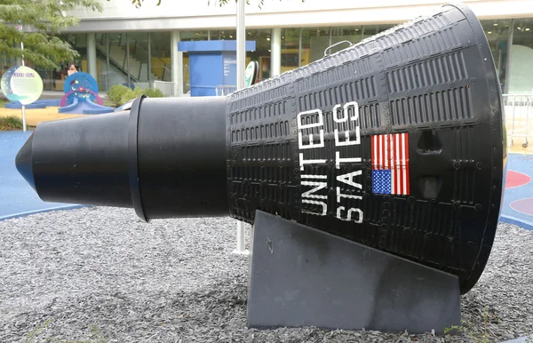 Mercury capsule at New York Hall of Science Rocket Park in Flushing — Stock Photo, Image