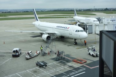 air France airbus a320 uçağı Paris orly Havaalanı kapılarında