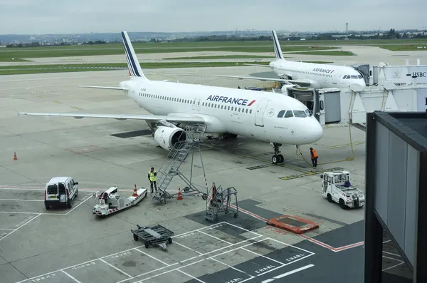 Air france Airbusa a320 dysze w bramie na lotnisku orly w Paryżu — Zdjęcie stockowe