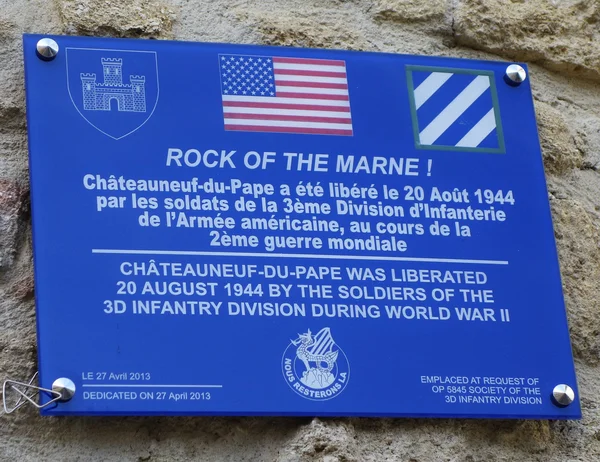 Sign in the memory of soldiers of US 3rd Infantry division liberated Chateauneuf-du-Pape, France — Stock Photo, Image