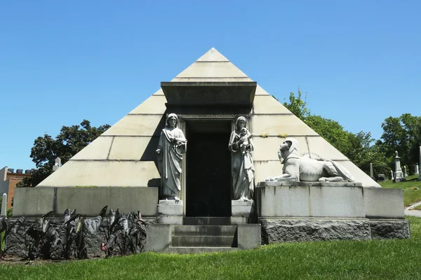 Mausoleo en el cementerio Green-Wood en Brooklyn —  Fotos de Stock