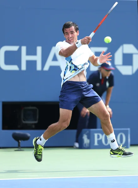 Jugador de tenis profesional Ivan Dodig durante el partido de individuales de tercera ronda en el US Open 2013 — Foto de Stock