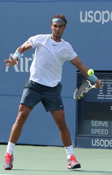 Der zwölfmalige Grand-Slam-Champion Rafael Nadal im Drittrunden-Einzel bei den US Open 2013 — Stockfoto