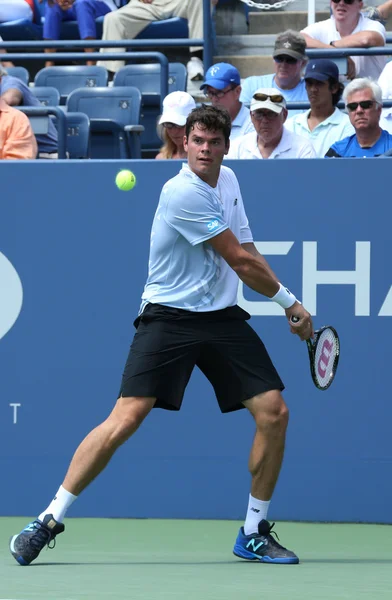 Jugador de tenis profesional Milos Raonic durante el partido individual de primera ronda en el US Open 2013 —  Fotos de Stock