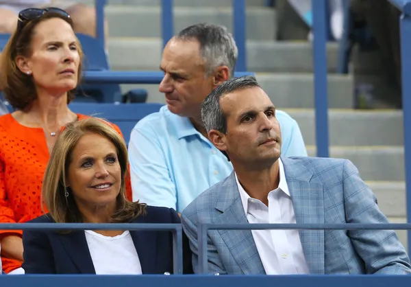TV anchor Katie Couric during evening match at US Open 2013 — Stock Photo, Image