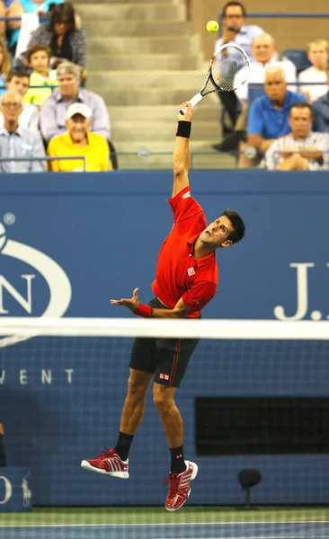 Seis vezes campeão do Grand Slam Novak Djokovic durante a primeira rodada de singles no US Open 2013 — Fotografia de Stock