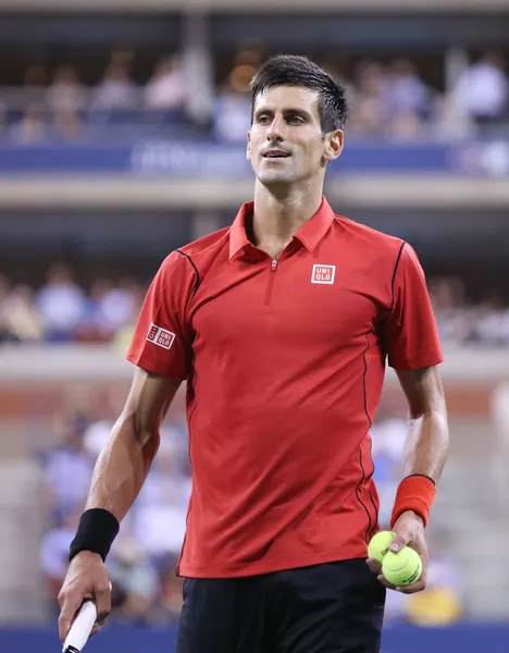 Seis veces campeón del Grand Slam Novak Djokovic durante el partido de singles de primera ronda en el US Open 2013 — Foto de Stock