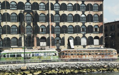 tramvay brooklyn bölümünde kırmızı kanca süpermarkette fairway önünde terk etti