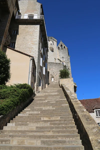 Grote trap richting bisschoppelijke stad in rocamadour, Frankrijk. — Stockfoto