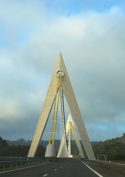 Il Viadotto Chavanon in Francia, uno dei ponti sospesi autostradali più originali mai costruiti — Foto Stock