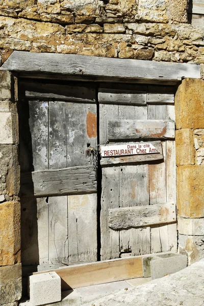 Starożytnej bramy drewniane w rocamadour, france — Zdjęcie stockowe