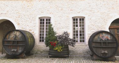eski bir şarap fıçıları chateau de pommard, Fransa yılında boyalı