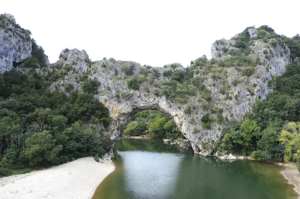 Vallon Pont d'Arc, un arco naturale nell'Ardeche, Francia — Foto Stock