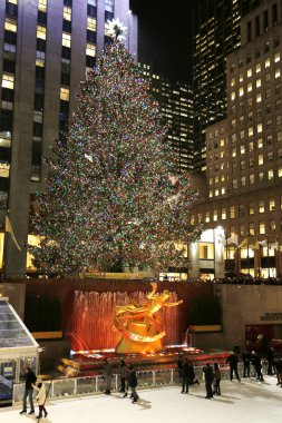 buz pateni pisti ve midtown manhattan'ın Noel ağacı ile alt plaza rockefeller center