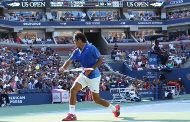 on yedi kez Grand şampiyonu roger slam federer onun ilk turda eşleşen bize açık 2013 Ali zemlja, billie jean king karşı ulusal Tenis Merkezi