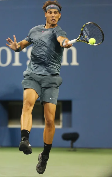 Doce veces campeón del Grand Slam Rafael Nadal durante el partido de segunda ronda en el US Open 2013 contra Rogerio Dutra Silva en el Arthur Ashe Stadium —  Fotos de Stock