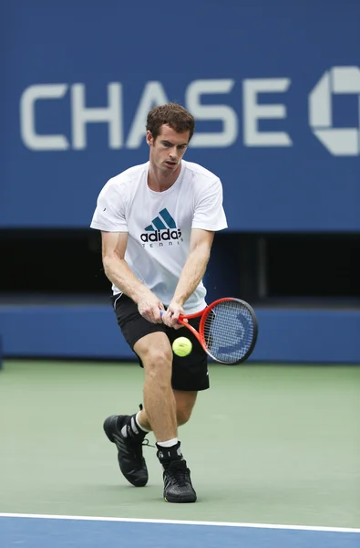 Dos veces campeón del Grand Slam Andy Murray practica para el Abierto de EE.UU. 2013 en el Billie Jean King National Tennis Center — Foto de Stock