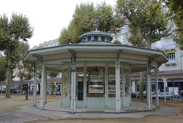 Il gazebo nel Park des Sources a Vichy, Francia — Foto Stock
