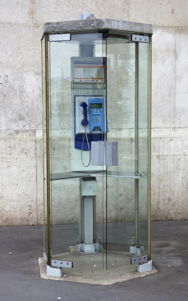 Altes Straßentelefon in lyon — Stockfoto