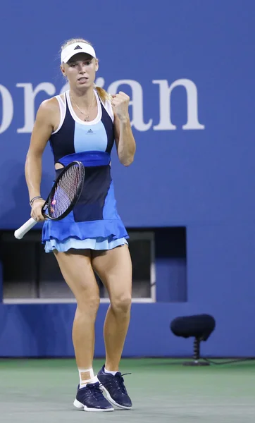 La tenista profesional Caroline Wozniacki durante el partido de tercera ronda en el US Open 2013 contra Camila Giorgi en el Billie Jean King National Tennis Center —  Fotos de Stock
