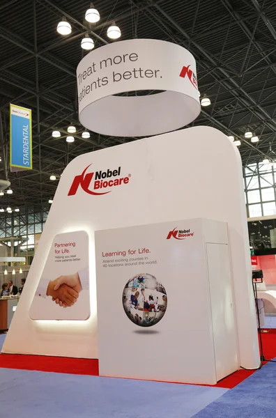 Nobel biocare stand op de grotere ny tandheelkundige bijeenkomst in new york — Stockfoto