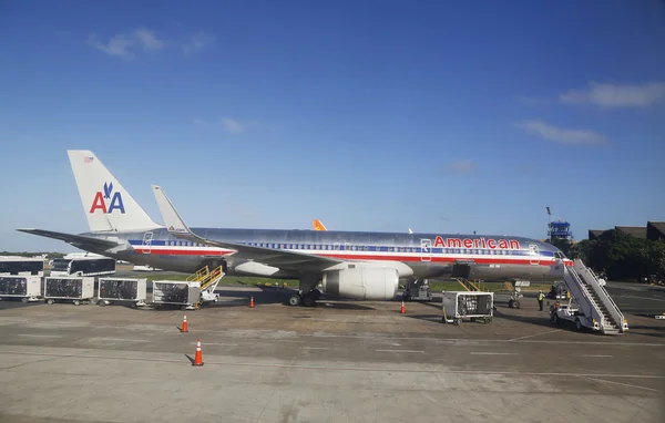 Avion American Airlines à l'aéroport international de Punta Cana, République dominicaine — Photo