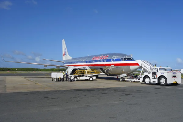 Avion American Airlines à l'aéroport international de Punta Cana, République dominicaine — Photo