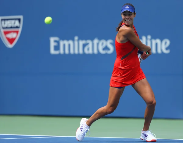 La campeona del Grand Slam Ana Ivanovich durante el partido de tercera ronda en el US Open 2013 contra Christina McHale en el Billie Jean King National Tennis Center —  Fotos de Stock