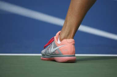 iki kez grand slam şampiyonu victoria azarenka giyer özel nike tenis ayakkabıları dördüncü turda eşleşen bize açık 2013, arthur ashe Stadyumu