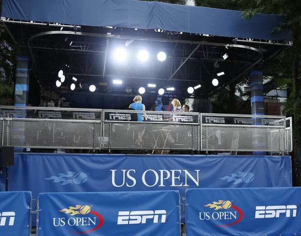 ESPN sugározni állomás usta billie jean king Nemzeti Tenisz Központ alatt nekünk nyílt 2013 — Stock Fotó