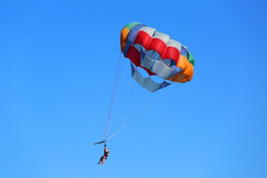 punta cana, Dominik Cumhuriyeti mavi gökyüzünde parasailing