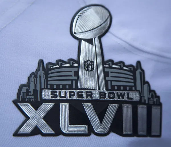 Super Bowl XLVIII logo sur Seattle Seahawks uniforme de l'équipe présenté lors du Super Bowl XLVIII semaine à Manhattan — Photo