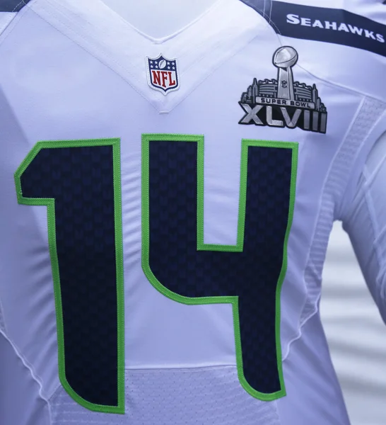 Uniforme da equipe Seattle Seahawks com o logotipo do Super Bowl XLVIII apresentado durante a semana do Super Bowl XLVIII em Manhattan — Fotografia de Stock