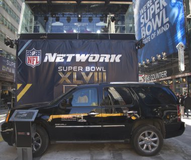 GMC Suv Nfl Network yayın önünde Broadway'de Super Bowl Xlviii haftasında Manhattan'da ayarla