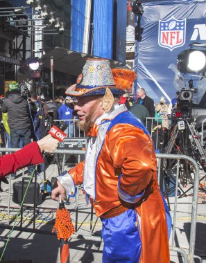 Tanımlanamayan denver broncos fan super bowl xlviii hafta Manhattan Broadway cnn ile görüşme sırasında