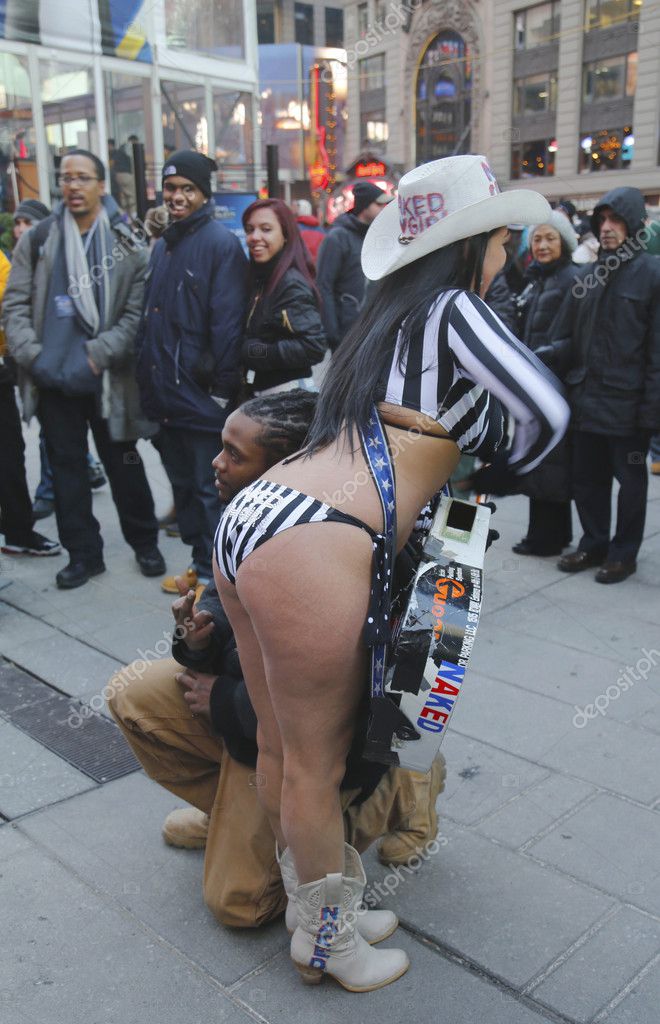Naked Cowgirl to Entertain Super Bowl Fans