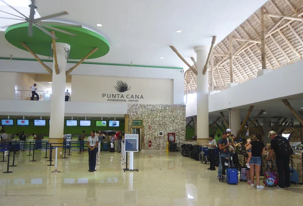 Терминал 2 в международном аэропорту Пунта-Кана, Доминиканская Республика — стоковое фото